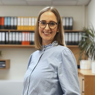 Porträt von Anja Bock, Assistenz der Geschäftsleitung bei Peinemann + Sohn in Bremen